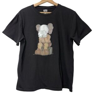 KAWS Sesame Street x Uniqlo Black T-Shirt size L